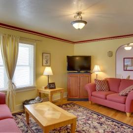 Lead Home w/ Free WiFi ~ 5 Mi to Terry Peak!, Hotel in Lead