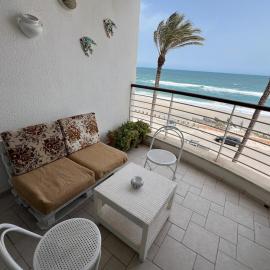 Front sea balcony mahdia 2 – hotel w mieście Hiboun