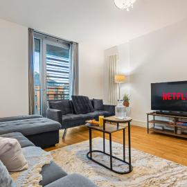 Stylish 1 Bed City Centre Apt Sleeps 5