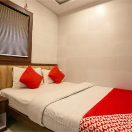 Townhouse Oak Ulwe, hotel em Mumbai