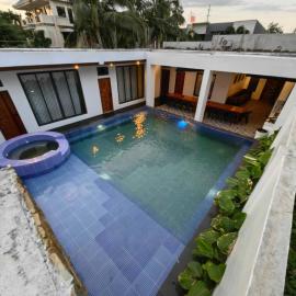 Aura Spring Resort, khách sạn ở Los Baños