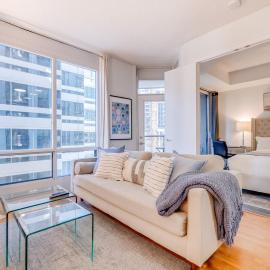 2BR Yorkville Condo - Self Check In & Free Parking