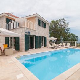 Dinoti Villas, hotel a Škrip