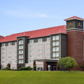 La Quinta by Wyndham Arlington North 6 Flags Dr, hotel in Arlington