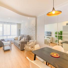 Espacioso y cómodo apartamento en Pamplona, hotel in Barañáin