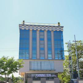 The Shining Sun, hotel em Jorhāt