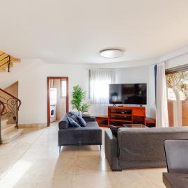 Breezhouse Mamad Yona Beach Residence