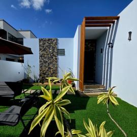Wave Rock Villa, hotel in Grand-Baie