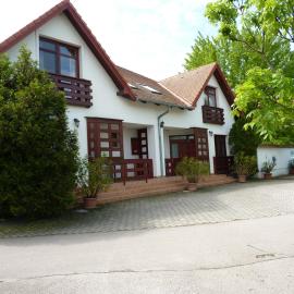Party Panzió Hegykő, hotel in Hegykő