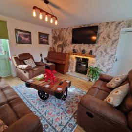 Pen y Fan Cottage Log Burner Brecon Beacons with Breath taking views, hotel in Pont Sticill