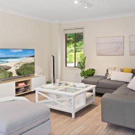 Tranquil 3BR THome w Spa bath, BBQ & EV Parking, hotel in Wollongong