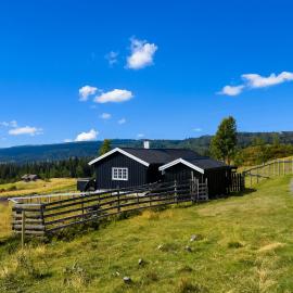 Einkjerrbu cabin by Norgesbooking -, hotel v destinaci Svingvoll