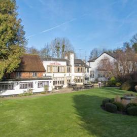 Dancenter Boutique Luxury Gatwick Airport, khách sạn ở Dorking