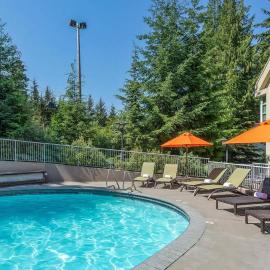 Woodrun Lodge 416 | Family Ski-In Ski-Out Condo, Hot Tub, Heated Pool, Parking & Laundry
