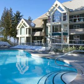 Woodrun Lodge 217 | Ski-In Ski-Out Condo - Walk to Upper Village w/ Hot Tub, Pool + Free Parking
