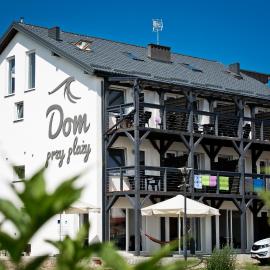 Dom Przy Plaży w Dąbkach, hotelli kohteessa Dąbki