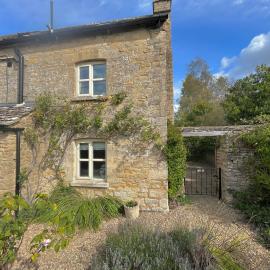 Pretty Cotswold Cottage with garden near Bibury