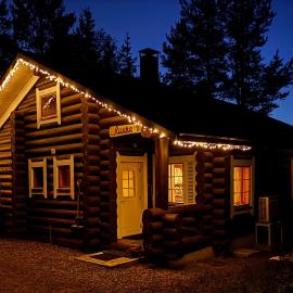 Ruska 2, Ylläs, Äkäslompolo, Lapland - Log Cabin with Lake and Fell Scenery – hotel w mieście Äkäslompolo