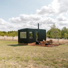 Secluded Cotswolds Off-Grid Cabin NEW Sept 25, hotel in Chedworth