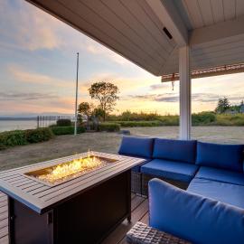 Serene Island Retreat w/ Beach Access & Mtn Views!, Hotel in Freeland
