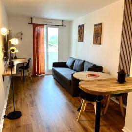 Savannah - apartment with balcony and parking