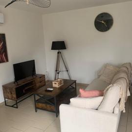 appartement a la campagne a 30mn des 24h du mans wifi plus câble réseau fibre, hotell i Saint-Georges-du-Rosay
