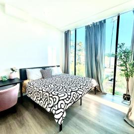 LA Modern Street View Glass Window 2BR