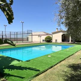Precioso chalet con piscina y pista de padel
