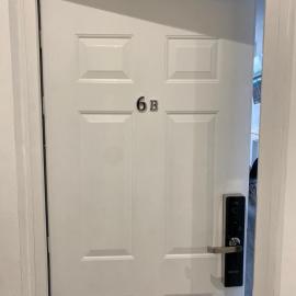Stylish modern 2 bedroom flat 6B, hotel in Denton