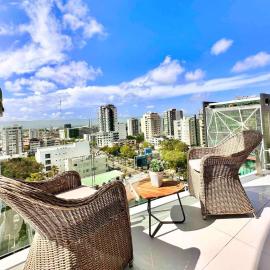 Upscale Centric Apt, City Views