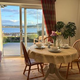 Seaside Retreat - Quiet Seafront Spot with Free Parking, Hotel in North Kessock