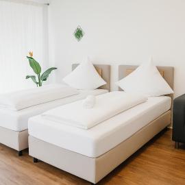 Rooftop Apartments L2 - Studioappartment mit Balkon für 3 Personen, hotel sa Langenau