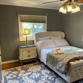 Splendid Room in House 10 mins to Airport, hotel i Saint Louis