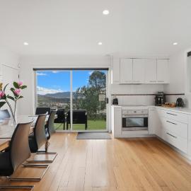Large house close to the city tranquil setting