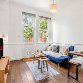 Modern 2BR Flat-Terrace-Free Parking-Rail Station