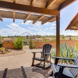 Quiet Townhome w/ Mountain Views in Green Valley – hotel w mieście Green Valley