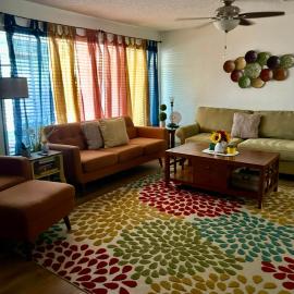 Entire Vacation home blocks to the Strip, ARTS Dist, & Main Street Sleeps up to 8