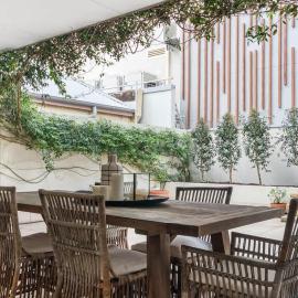 Bolton - Spacious Apartment with a Beautiful Courtyard: Newcastle şehrinde bir otel