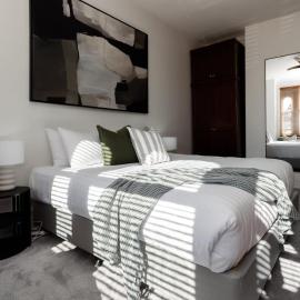 Grandeur & Charm: Updated Heritage Home, hotel in Kings Park