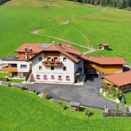 ALMRESIDENZ UNTERRAIN - with FREE SKI BUS SHUTTLE, hotel u gradu Valdaora