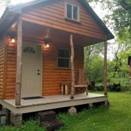 Cozy Creekside Cabin Rental for a Secluded Weekend Getaway in Wisconsin, хотел в Sparta