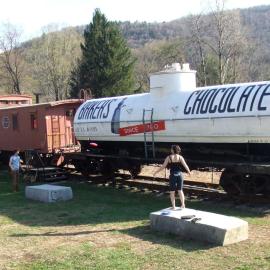 Vintage Caboose Rental in Historic Small Town near Springfield, Massachusetts, hotel di Chester