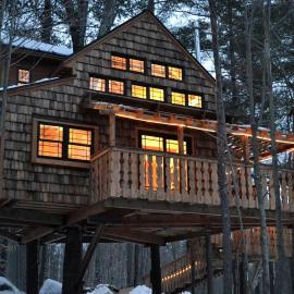 Tree House Rental Ideal for a Unique Getaway near Lake Sunapee in New Hampshire, hotel u gradu Newbury