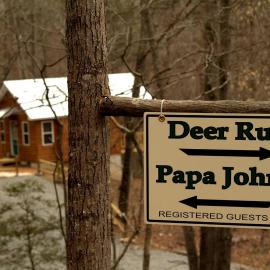 Luxury Cabin Rental with Beautiful Water Views near Charlotte, North Carolina, hotel i Elkin