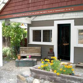 Spectacular Riverside Getaway Cabin with Claw Foot Bathtub in Castella, California, hotel en Castella