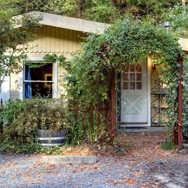 Secluded and Modern Cottage with a Fire Pit in Cazadero, California, hotel in Cazadero