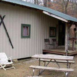 Luminous Cabin Nestled Among Nature in Indiana, hotel in Nashville
