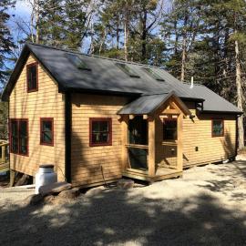 Secluded, Dog-Friendly Lakefront Cabin on Pristine Lake, Maine, for Wonderfully Romantic Getaways to Nature, hotel u gradu Marshfield