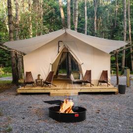Luxury Canvas Group Glamping Tent | Adirondacks in Corinth, NY, hotel sa Corinth