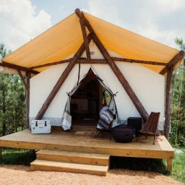 Gorgeous Safari Tent with Sauna Perfect for a Couple Retreat in Kentucky, hotel in Cadiz